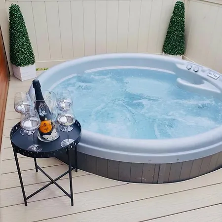 Alojamento de Turismo Selvagem Green Acres Retreat With Hot Tub