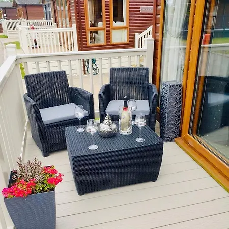 Green Acres Retreat With Hot Tub *