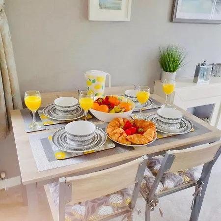 Green Acres Retreat With Hot Tub